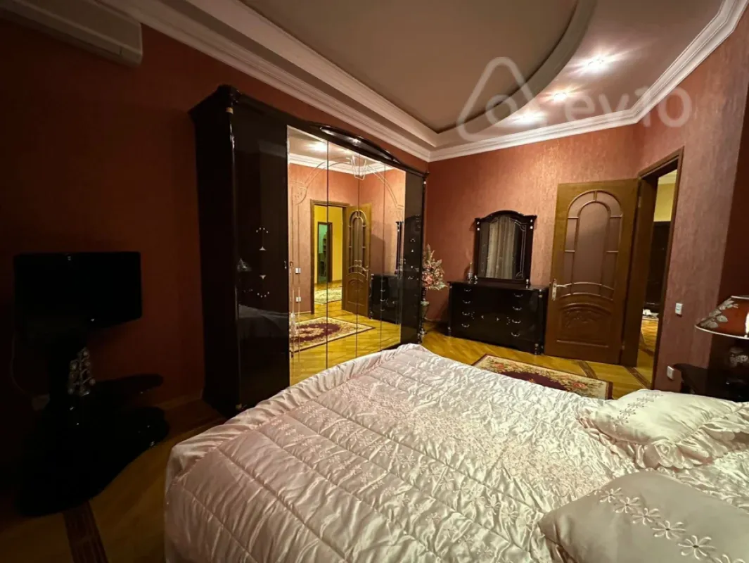 Kirayə verilir 3 otaqlı yeni tikili 141 m²