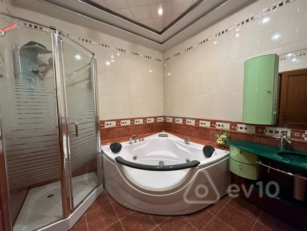 Kirayə verilir 3 otaqlı yeni tikili 141 m²