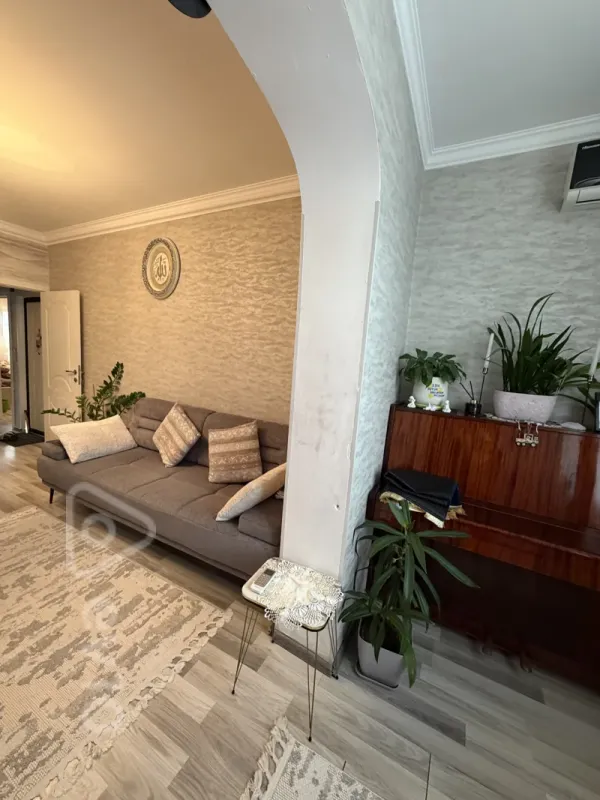 Satılır 2 otaqlı köhnə tikili 65 m²