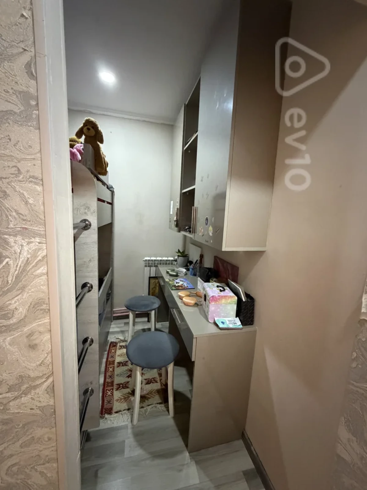 Satılır 2 otaqlı köhnə tikili 65 m²