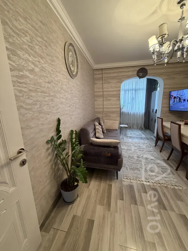 Satılır 2 otaqlı köhnə tikili 65 m²