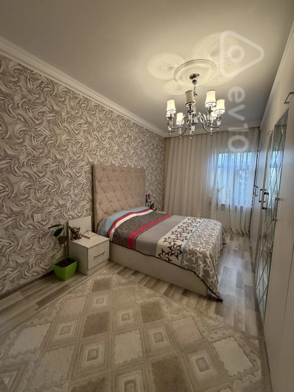 Satılır 2 otaqlı köhnə tikili 65 m²
