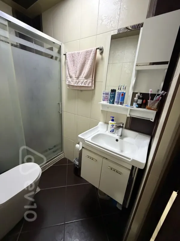 Satılır 2 otaqlı köhnə tikili 65 m²