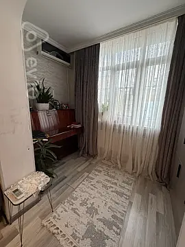 Satılır 2 otaqlı köhnə tikili 65 m²