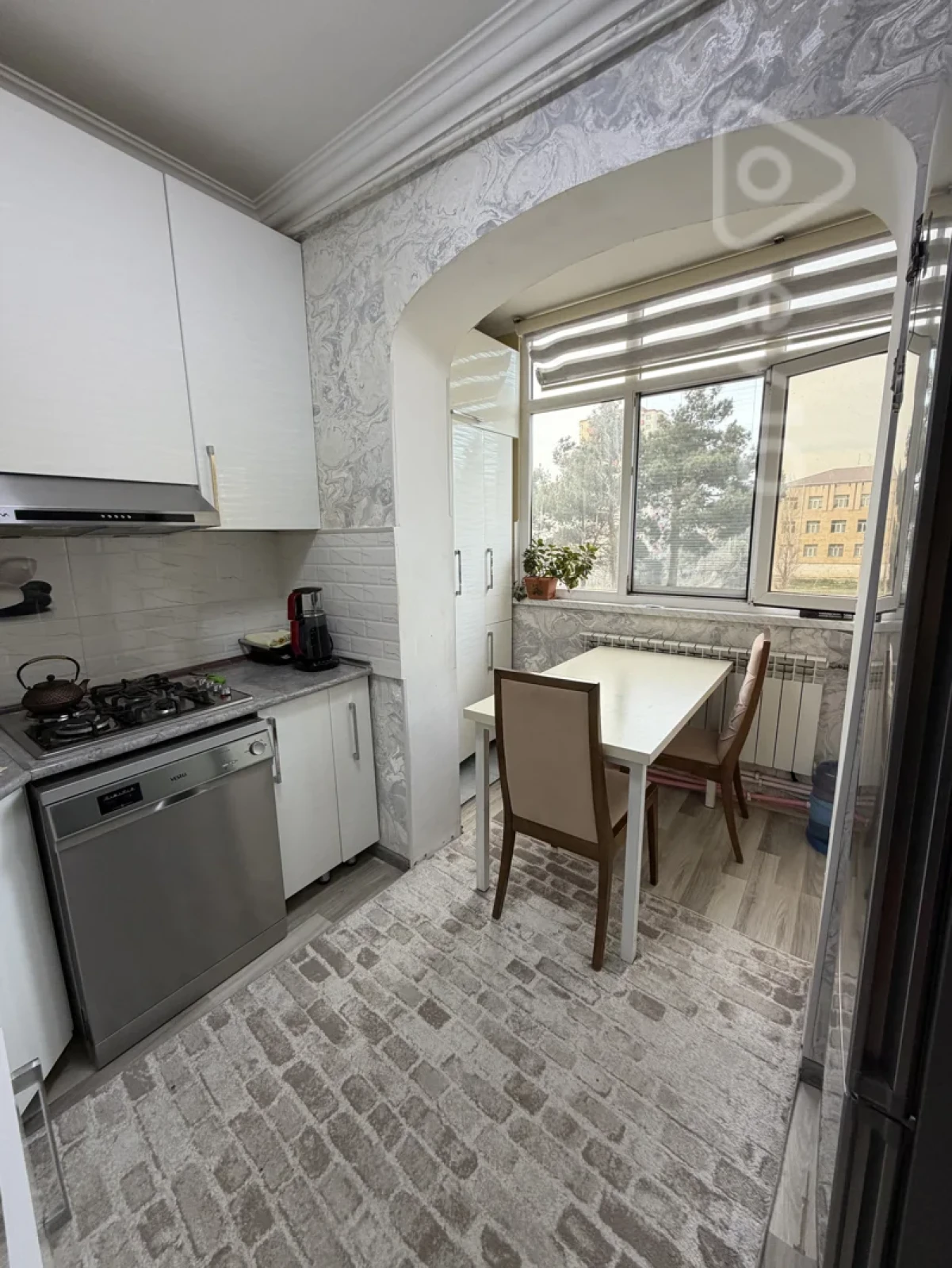Satılır 2 otaqlı köhnə tikili 65 m²