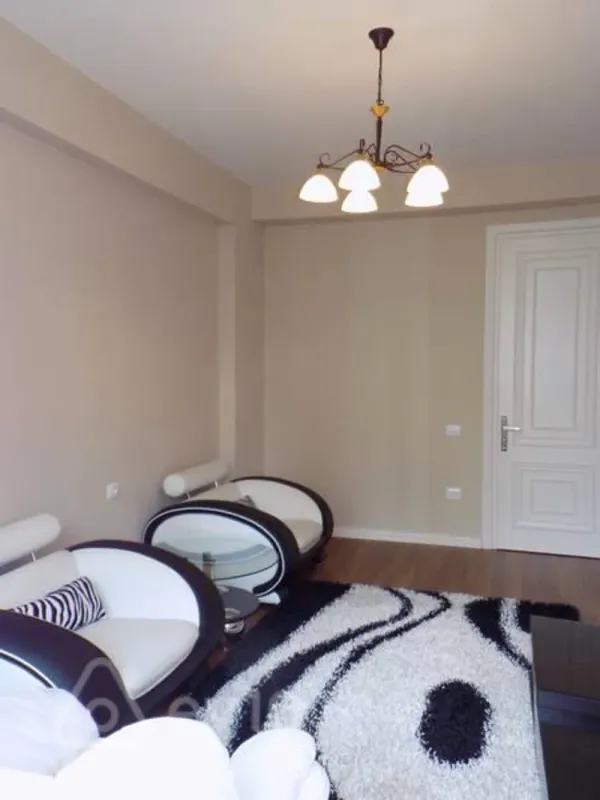 Kirayə verilir 4 otaqlı yeni tikili 200 m²