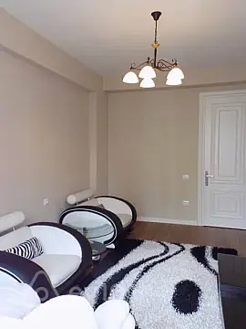 Kirayə verilir 4 otaqlı yeni tikili 200 m²