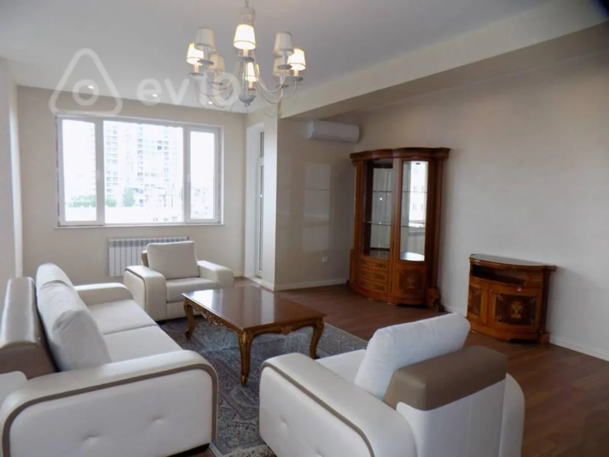 Kirayə verilir 4 otaqlı yeni tikili 200 m²