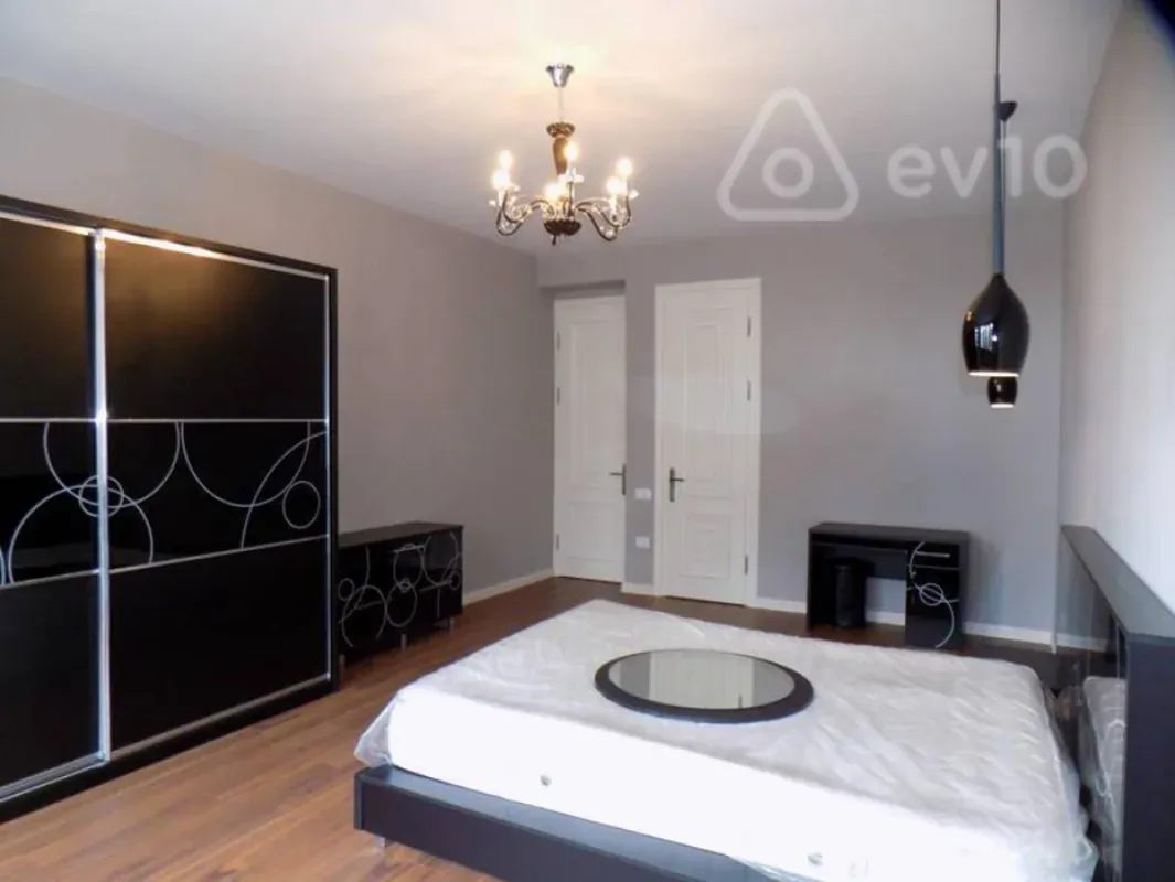 Kirayə verilir 4 otaqlı yeni tikili 200 m²