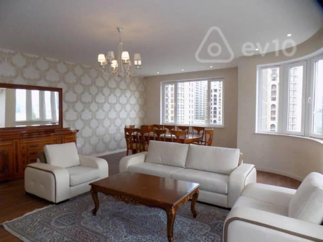 Kirayə verilir 4 otaqlı yeni tikili 200 m²