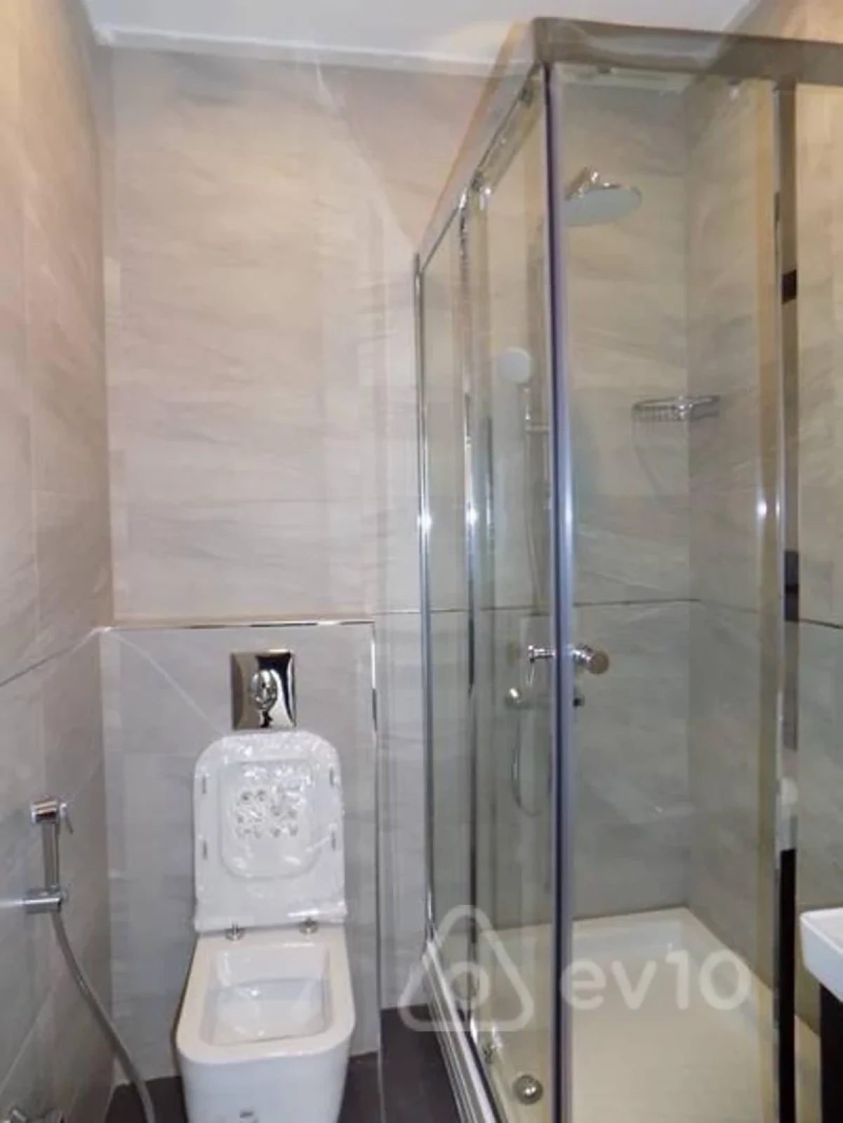 Kirayə verilir 4 otaqlı yeni tikili 200 m²