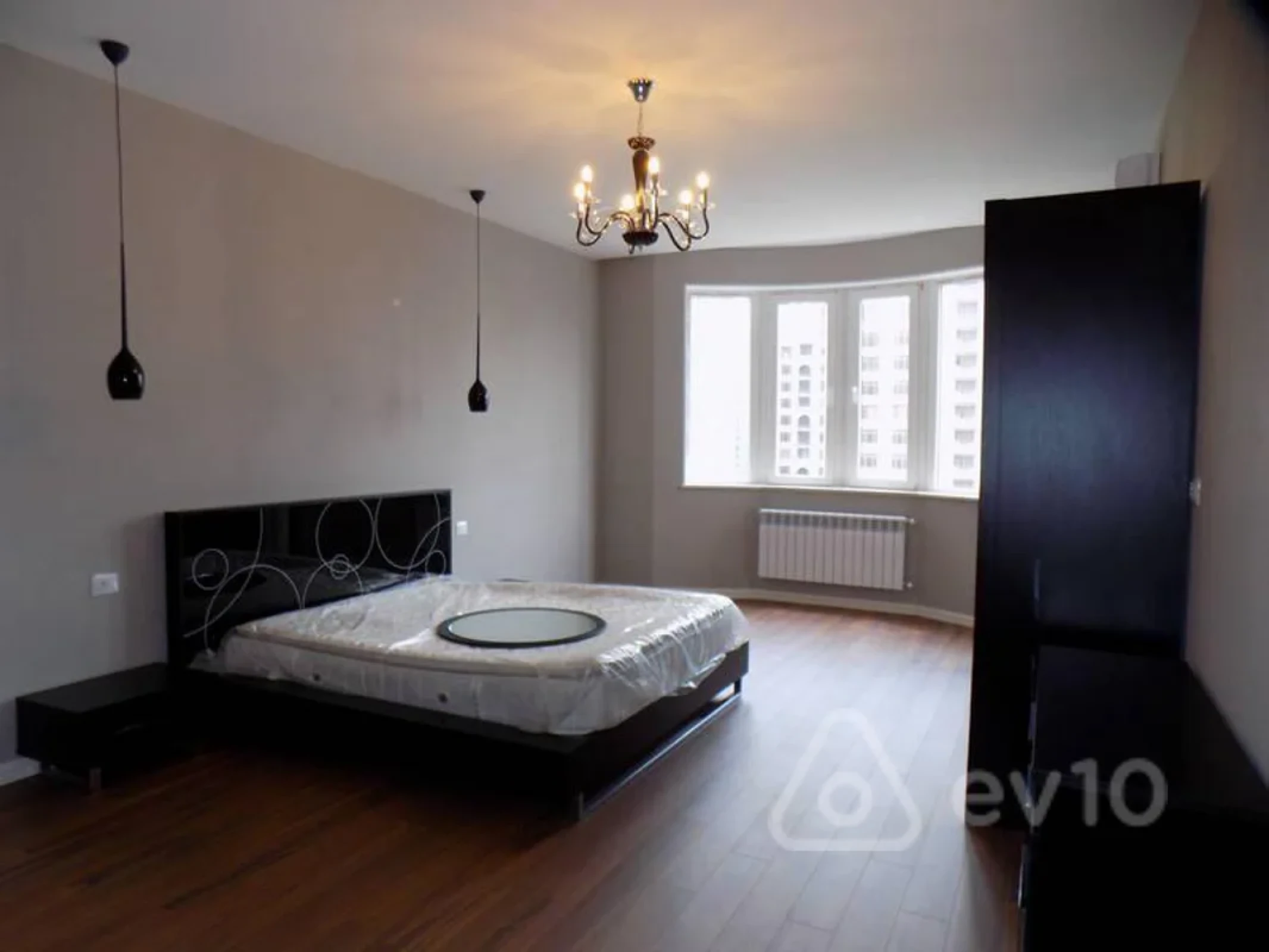 Kirayə verilir 4 otaqlı yeni tikili 200 m²