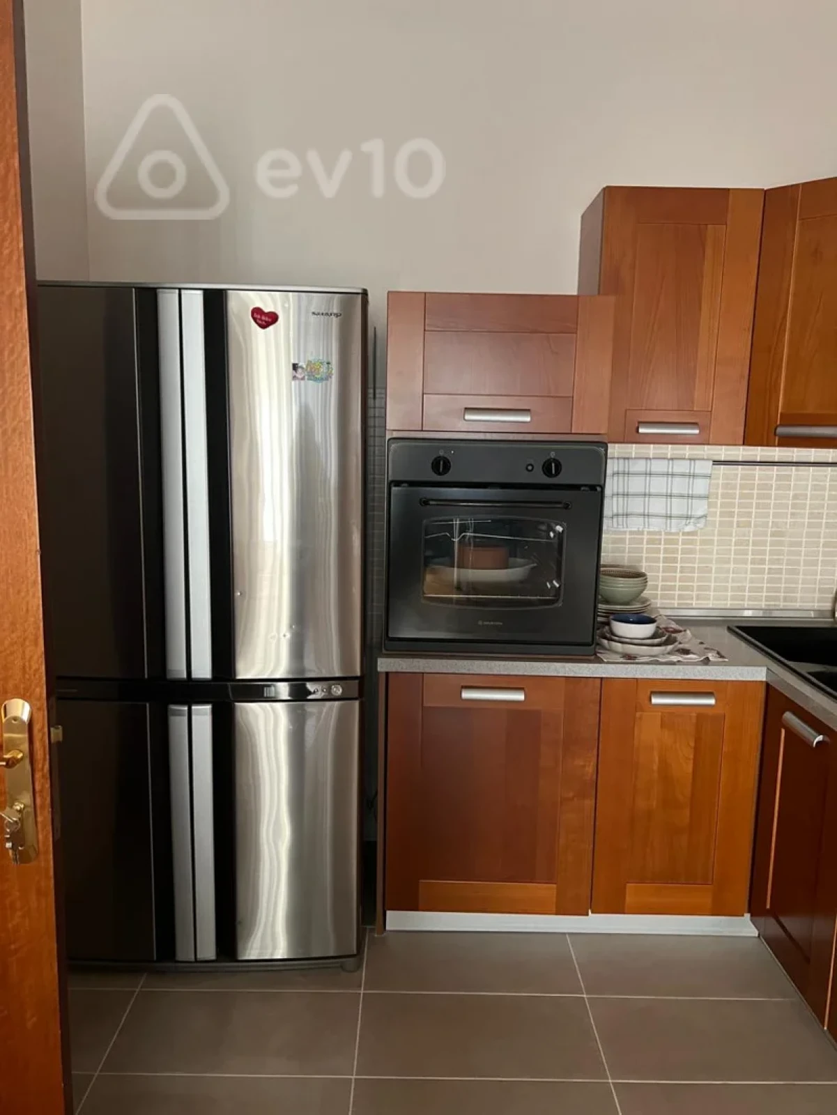 Kirayə verilir 4 otaqlı yeni tikili 185 m²