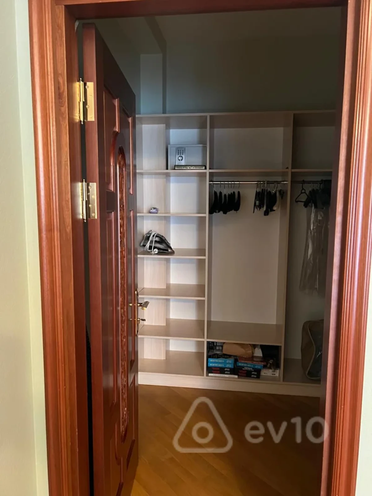 Kirayə verilir 4 otaqlı yeni tikili 185 m²