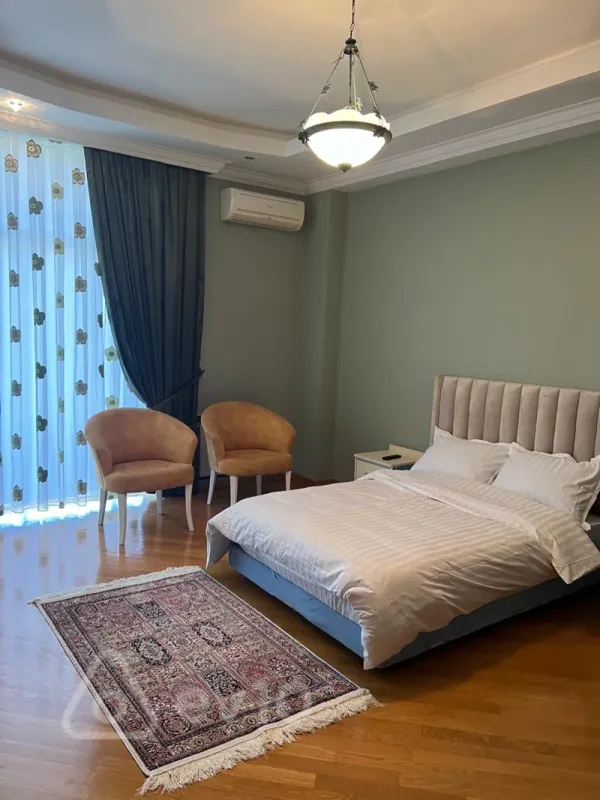 Kirayə verilir 4 otaqlı yeni tikili 185 m²