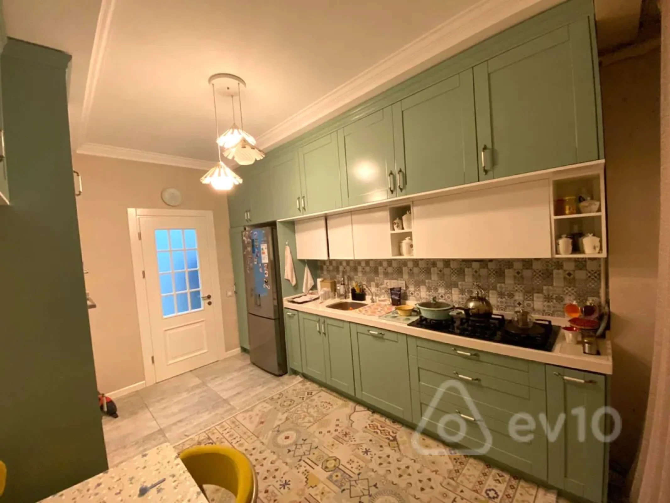 Kirayə verilir 2 otaqlı yeni tikili 94 m²