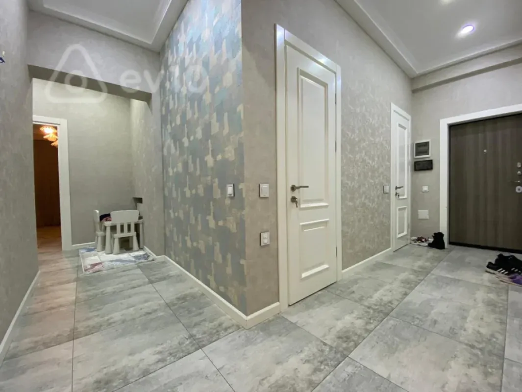 Kirayə verilir 2 otaqlı yeni tikili 94 m²