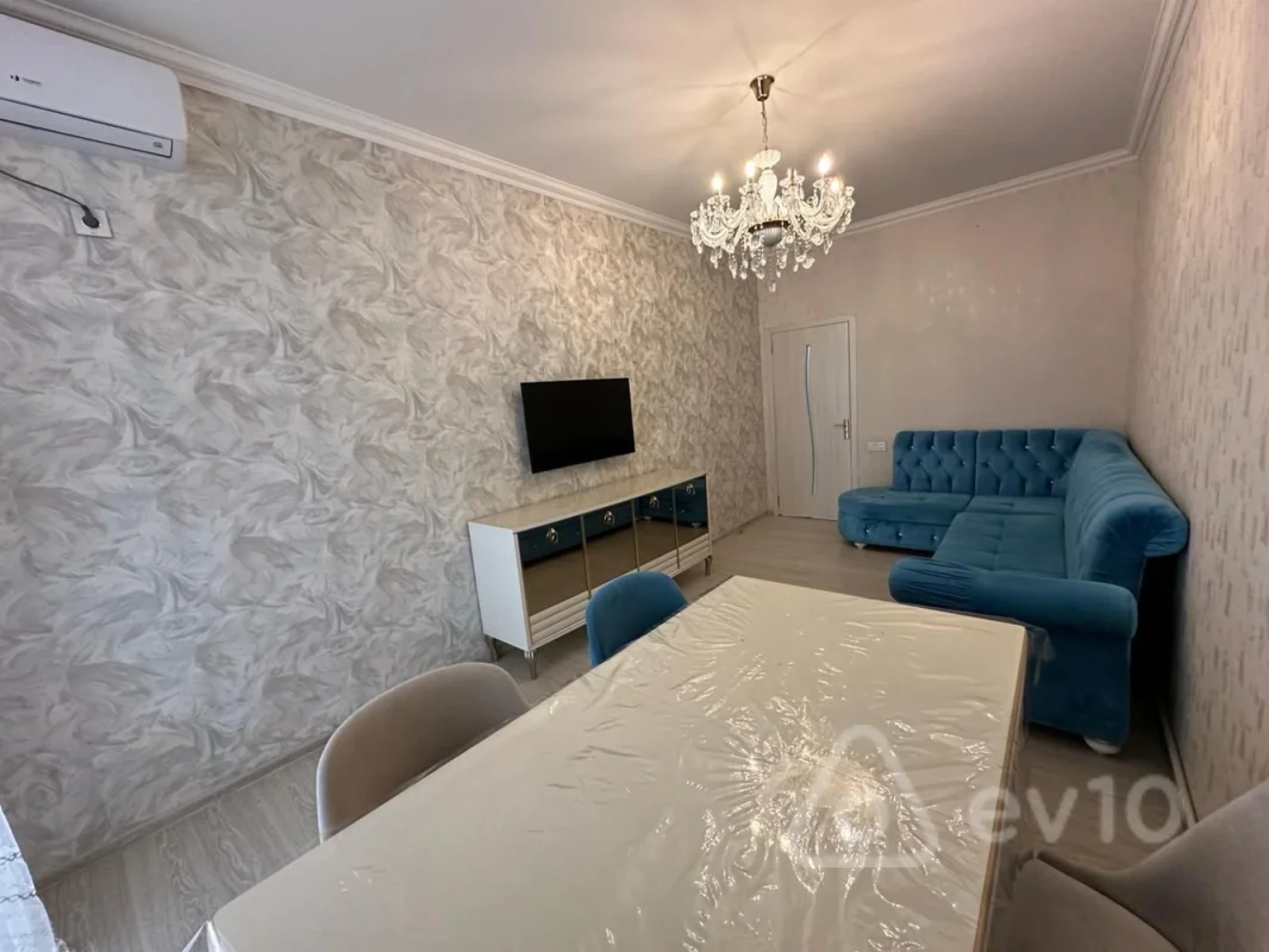 Kirayə verilir 2 otaqlı yeni tikili 700 m²