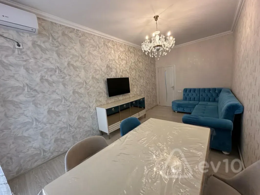 Kirayə verilir 2 otaqlı yeni tikili 700 m²