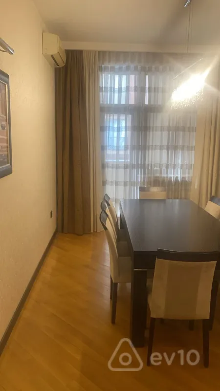 Satılır 5 otaqlı yeni tikili 270 m²