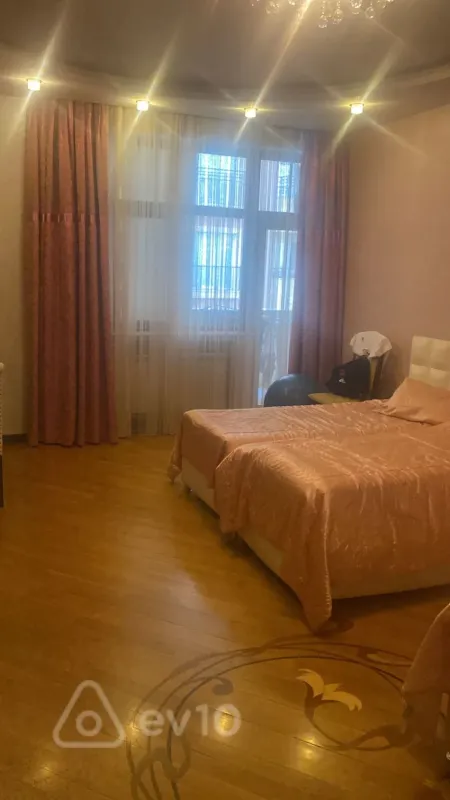 Satılır 5 otaqlı yeni tikili 270 m²