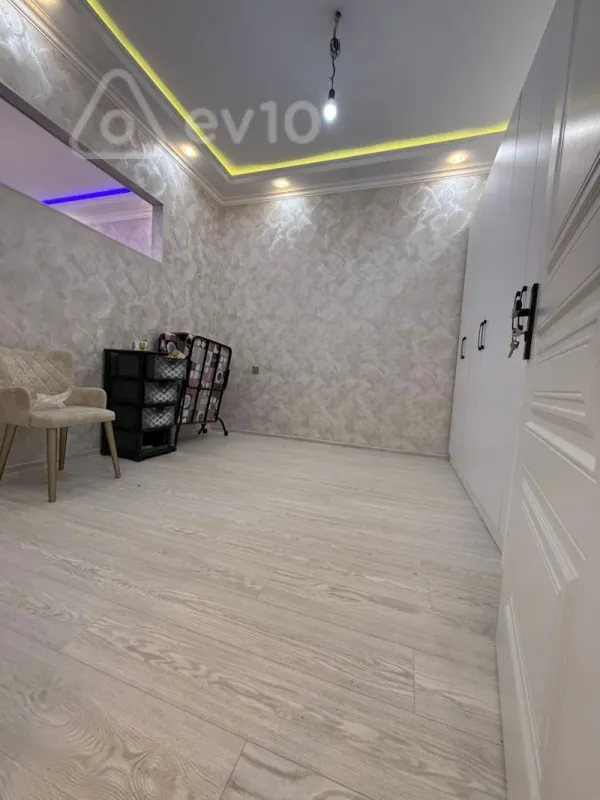 Kirayə verilir 3 otaqlı köhnə tikili 72 m²