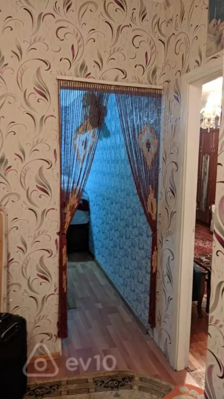 Satılır 1 otaqlı köhnə tikili 50 m²