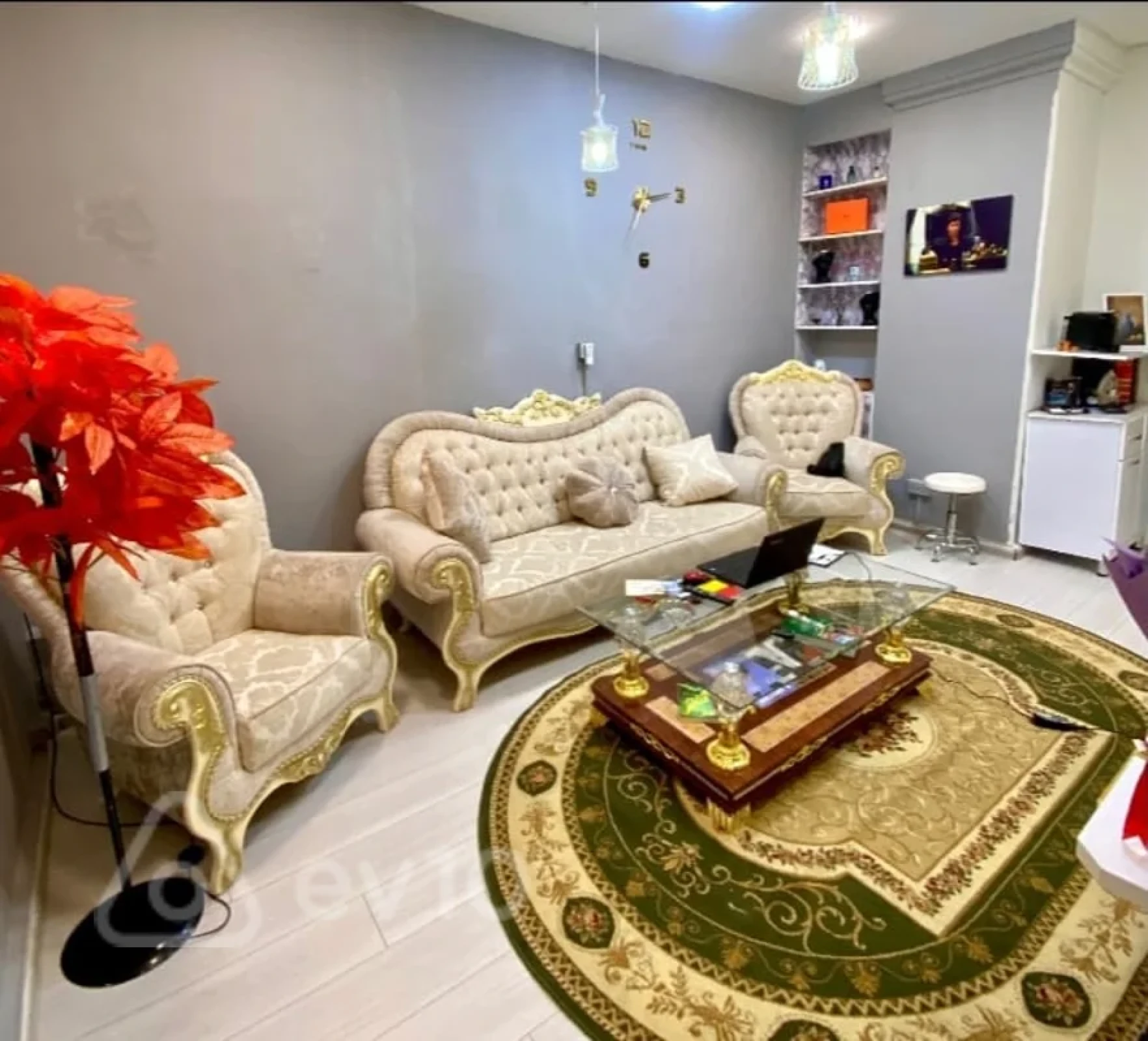 Kirayə verilir 2 otaqlı köhnə tikili 472 m²