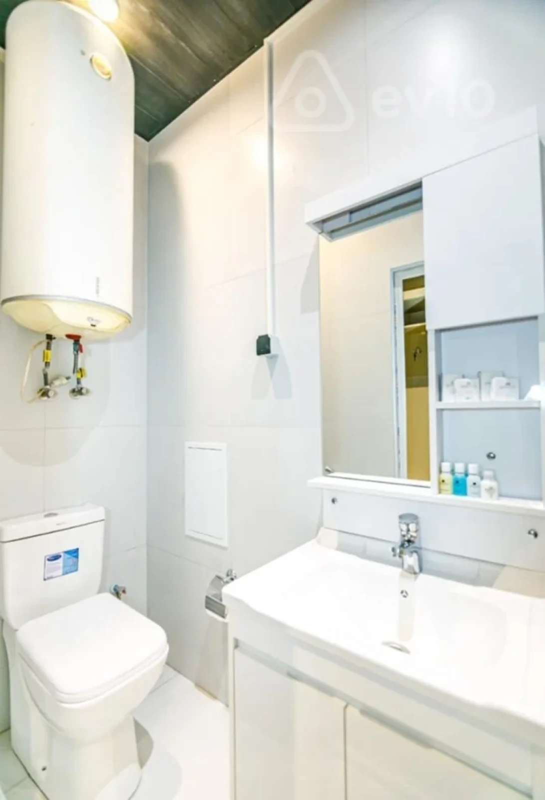 Kirayə verilir 2 otaqlı köhnə tikili 472 m²