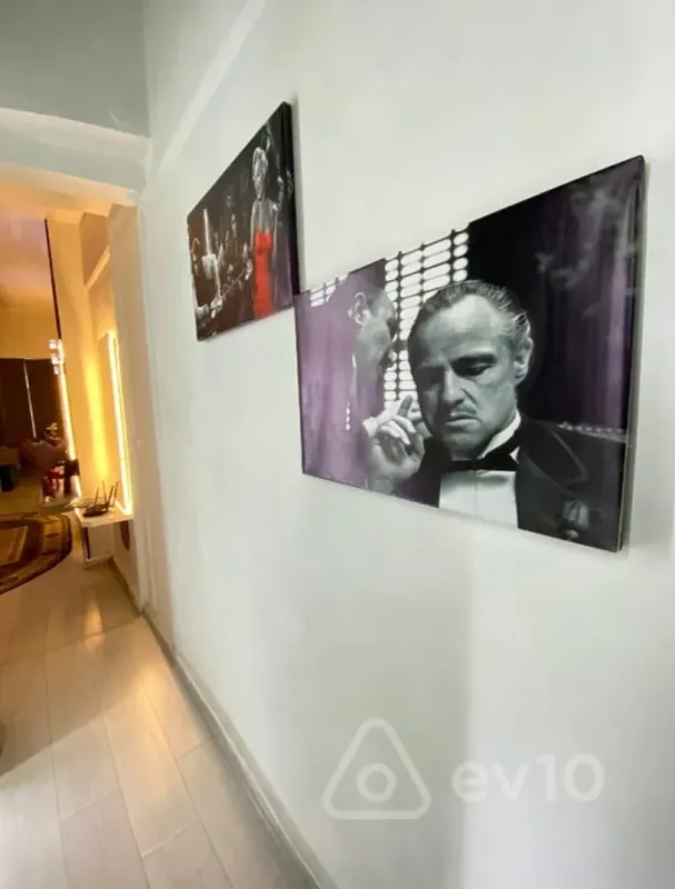 Kirayə verilir 2 otaqlı köhnə tikili 472 m²