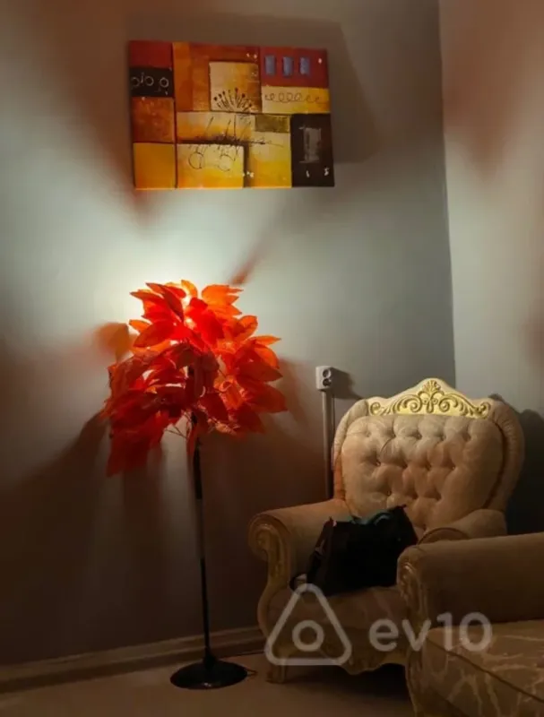 Kirayə verilir 2 otaqlı köhnə tikili 472 m²