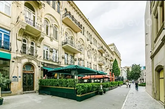 Kirayə verilir 2 otaqlı köhnə tikili 472 m²