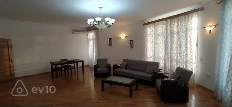 Satılır 4 otaqlı yeni tikili 225 m²