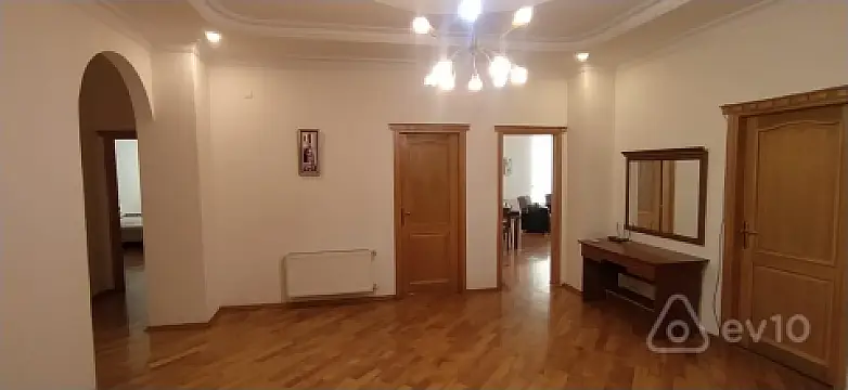 Satılır 4 otaqlı yeni tikili 225 m²