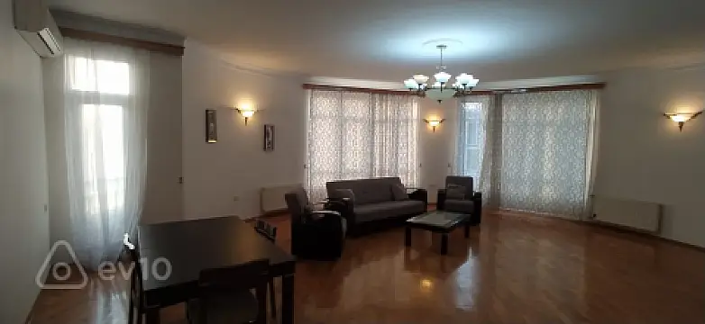 Satılır 4 otaqlı yeni tikili 225 m²