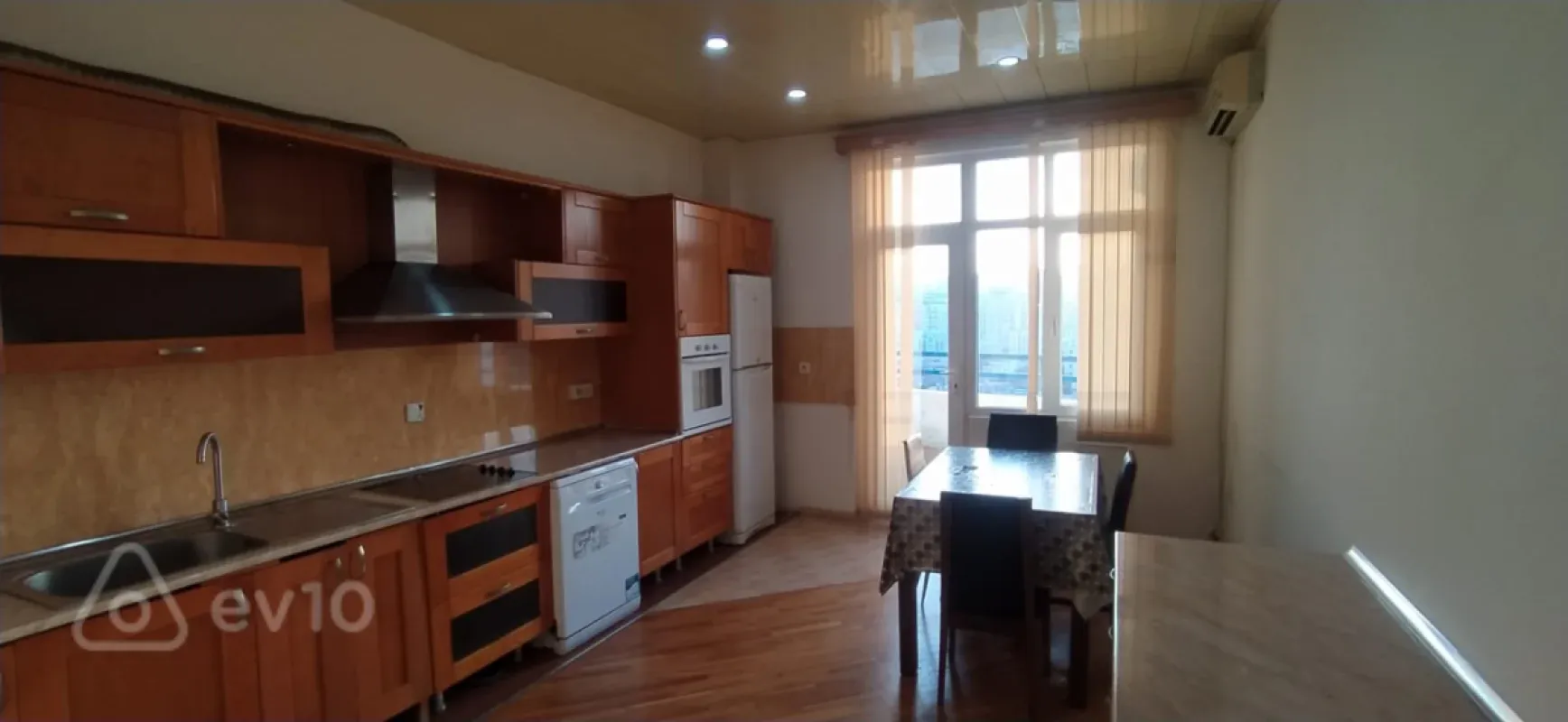 Satılır 4 otaqlı yeni tikili 225 m²