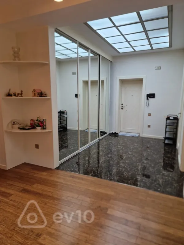 Kirayə verilir 4 otaqlı yeni tikili 180 m²