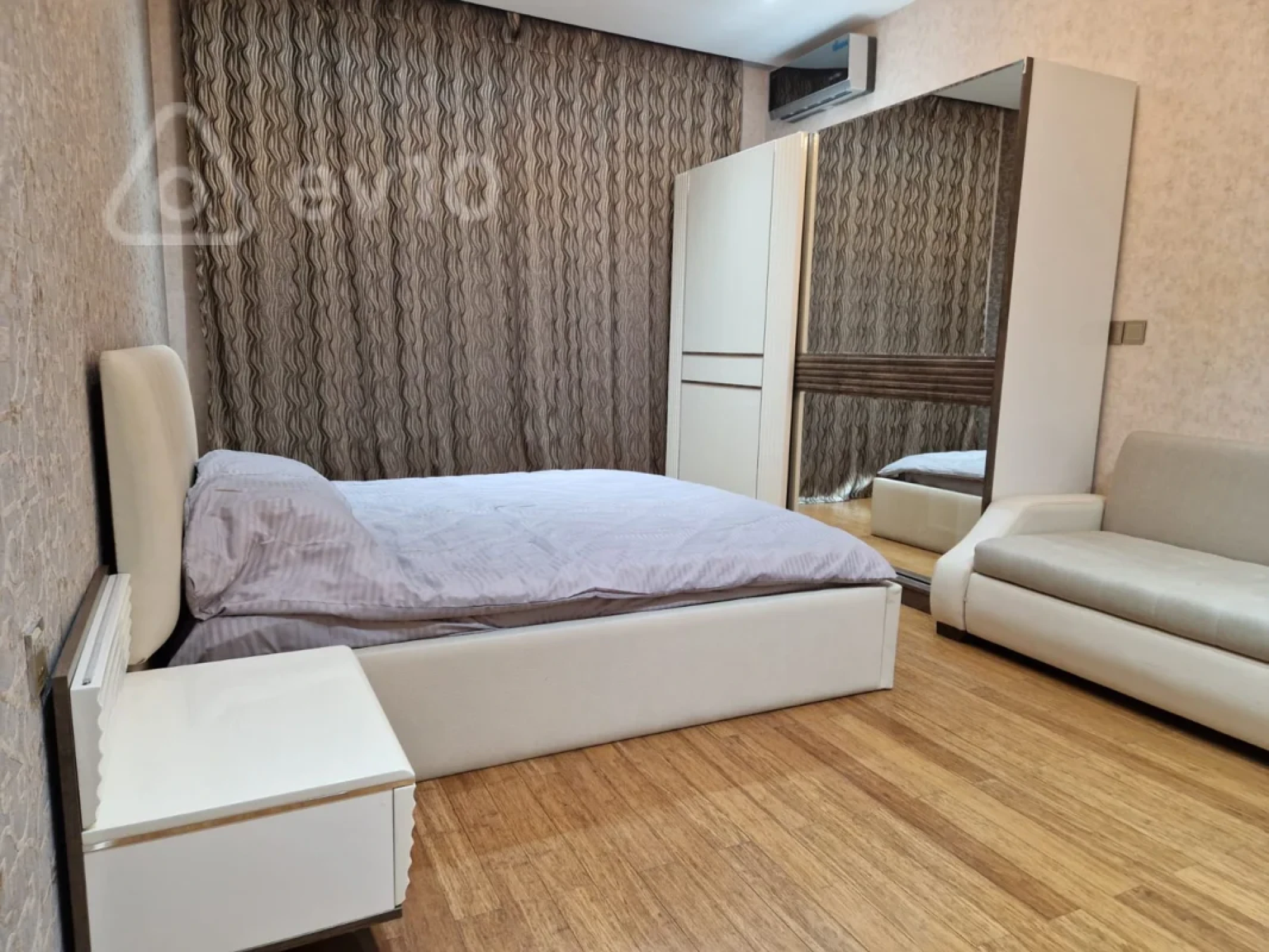 Kirayə verilir 4 otaqlı yeni tikili 180 m²