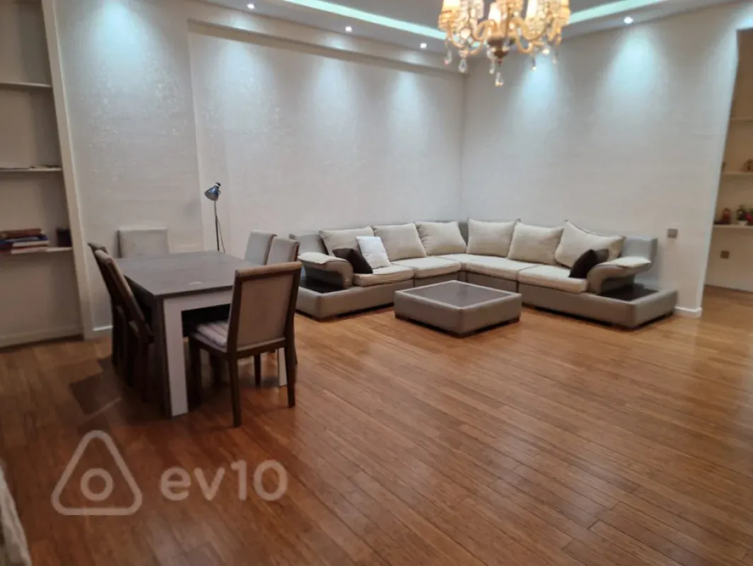 Kirayə verilir 4 otaqlı yeni tikili 180 m²