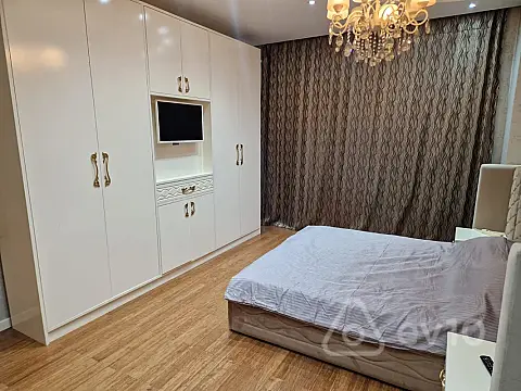Kirayə verilir 4 otaqlı yeni tikili 180 m²
