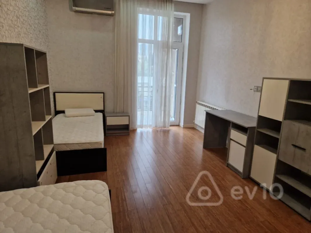 Kirayə verilir 4 otaqlı yeni tikili 180 m²