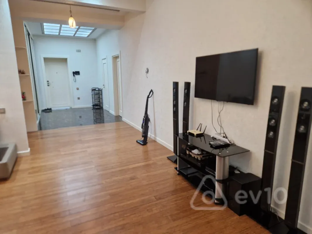 Kirayə verilir 4 otaqlı yeni tikili 180 m²