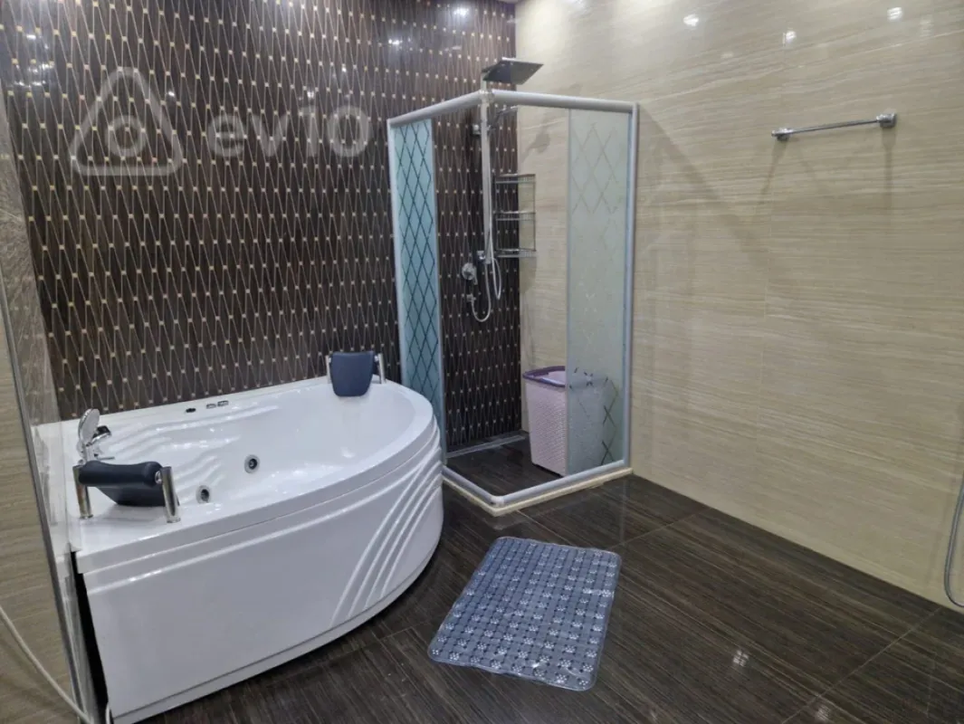 Kirayə verilir 4 otaqlı yeni tikili 180 m²