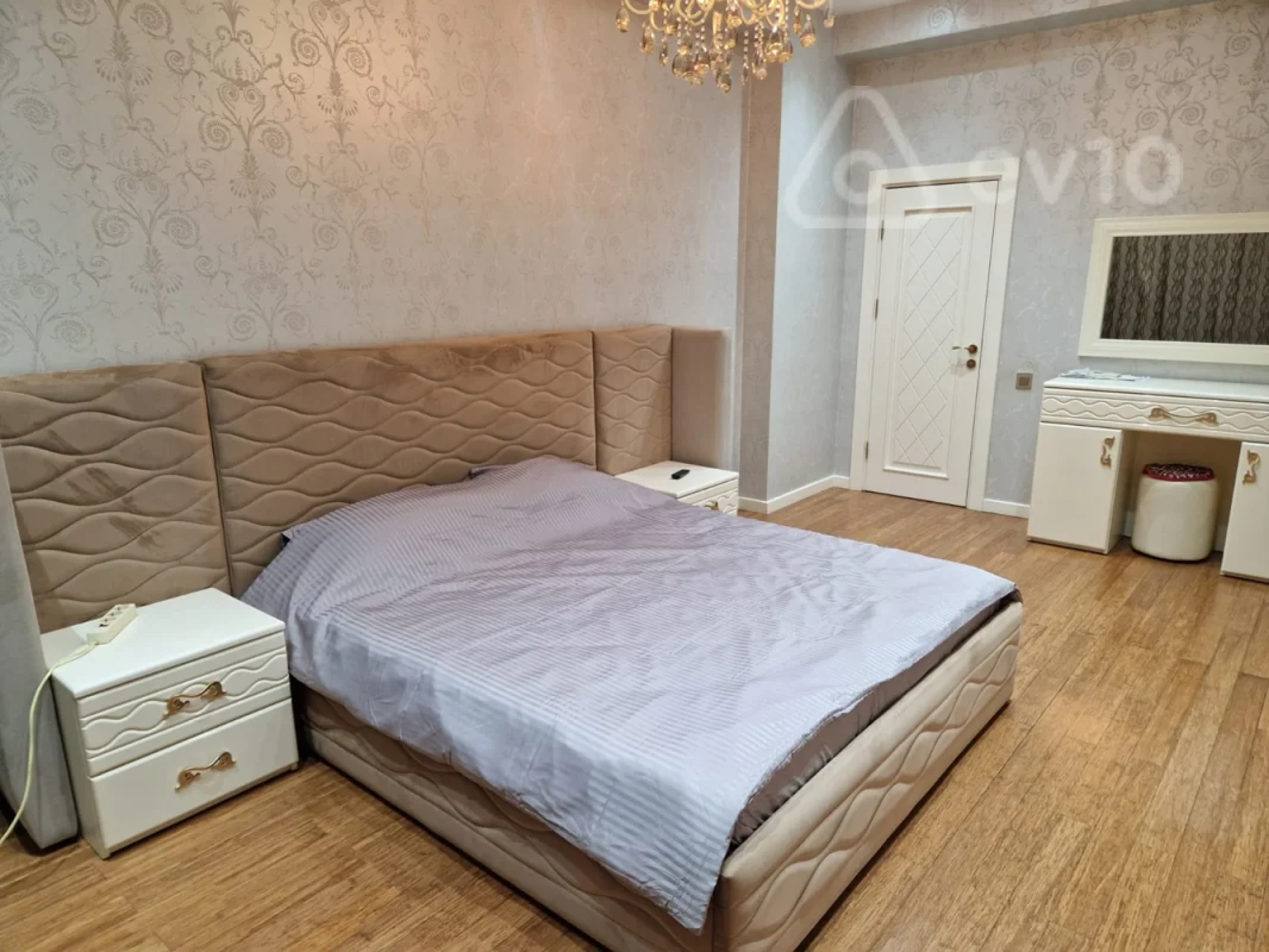 Kirayə verilir 4 otaqlı yeni tikili 180 m²