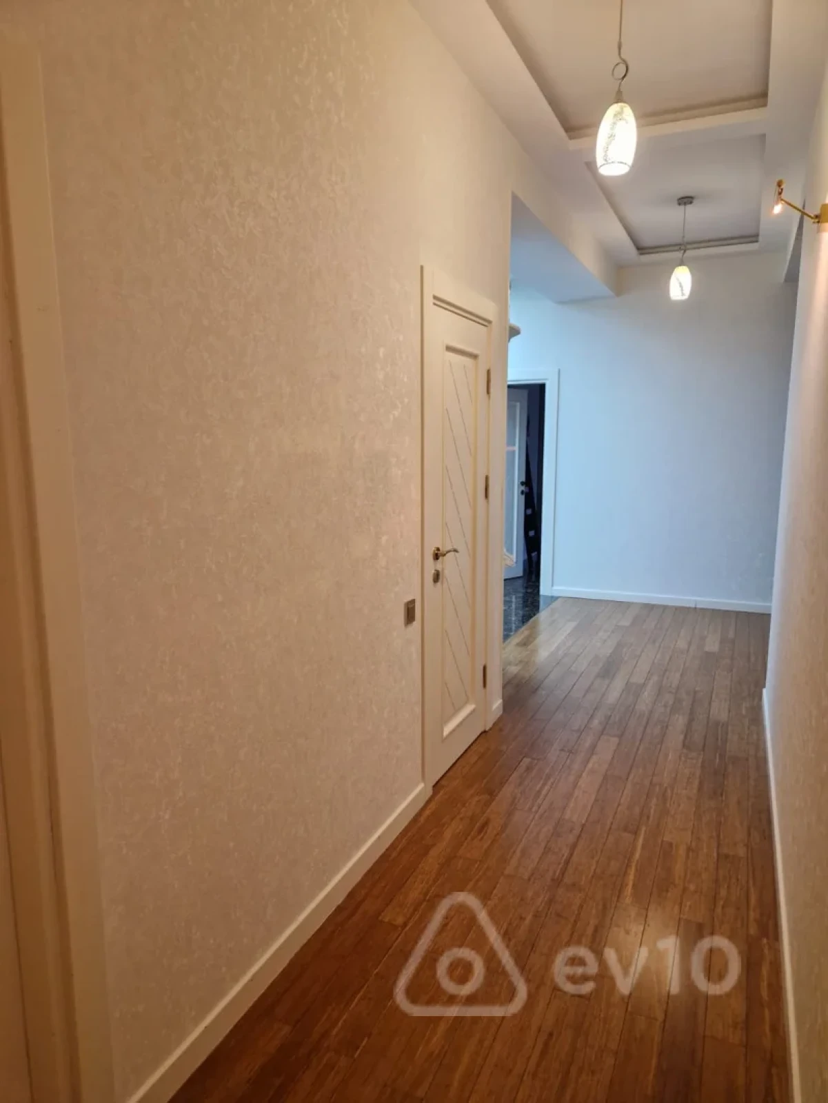 Kirayə verilir 4 otaqlı yeni tikili 180 m²