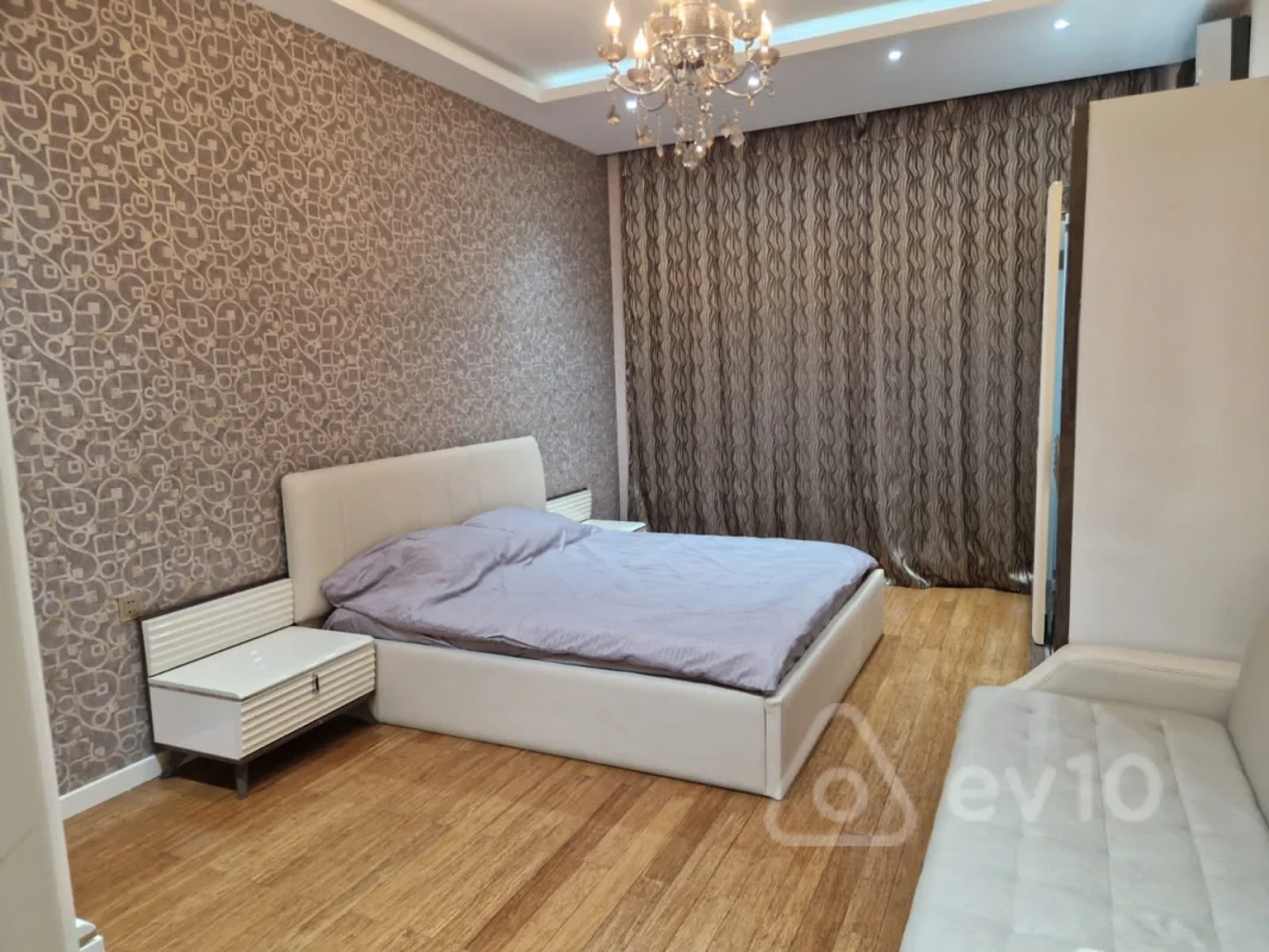 Kirayə verilir 4 otaqlı yeni tikili 180 m²