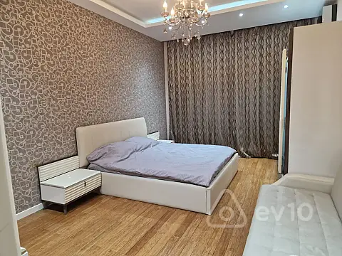 Kirayə verilir 4 otaqlı yeni tikili 180 m²