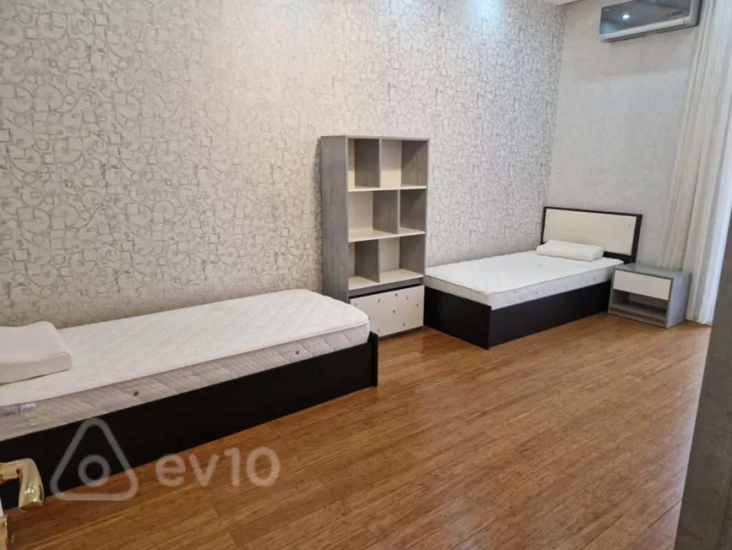 Kirayə verilir 4 otaqlı yeni tikili 180 m²