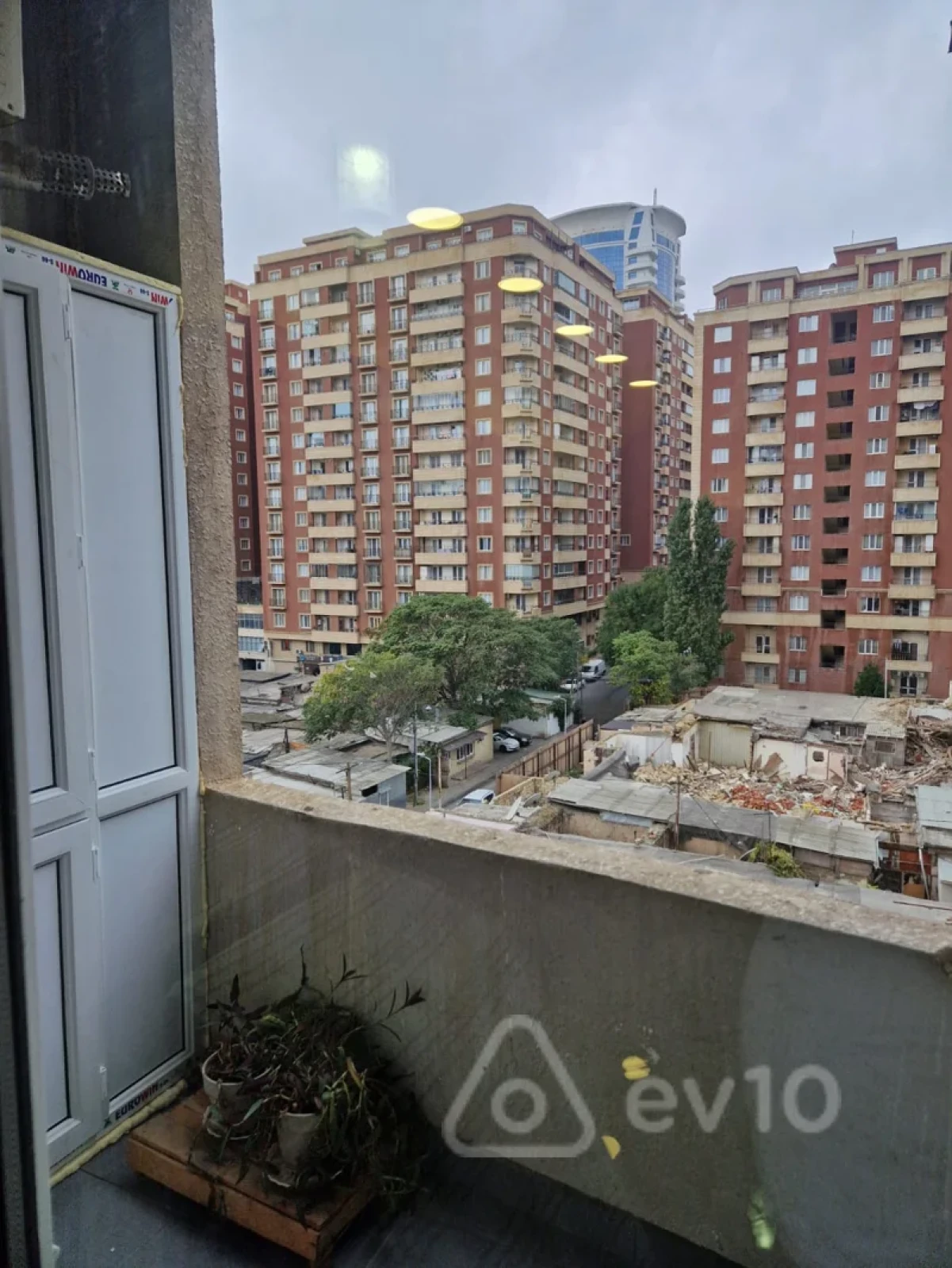 Kirayə verilir 4 otaqlı yeni tikili 180 m²