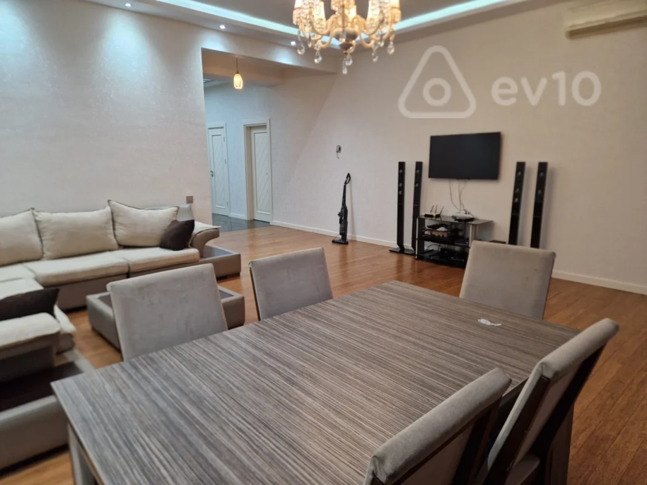 Kirayə verilir 4 otaqlı yeni tikili 180 m²